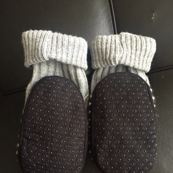 Gray slippers - Picture 2 of 4
